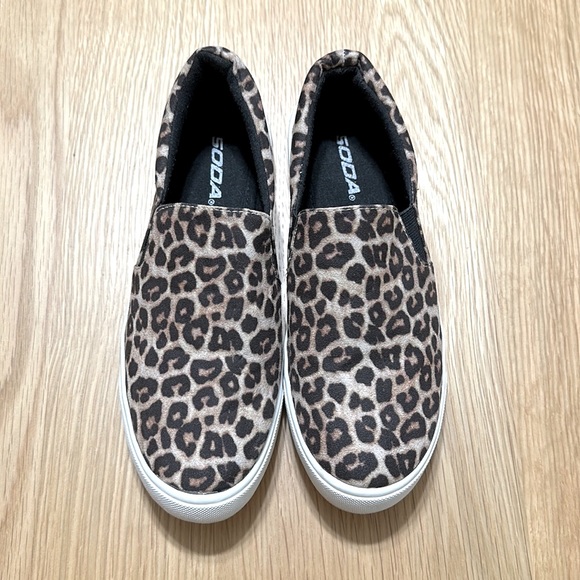 Soda Leopard Print Slip On Cushion Tennis Shoe - Picture 2 of 8